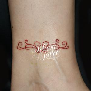 赤いハートのライン・アート・タトゥー