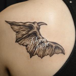 悪魔の羽のタトゥー