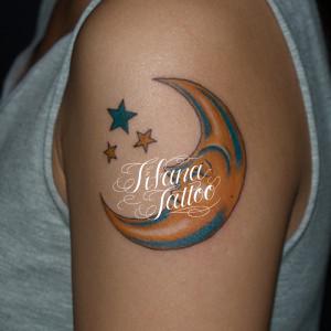 月と星のタトゥー