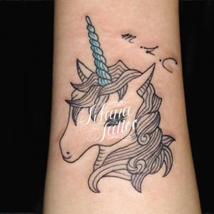 ユニコーンのガールズタトゥー