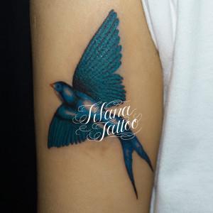 青い燕のタトゥー