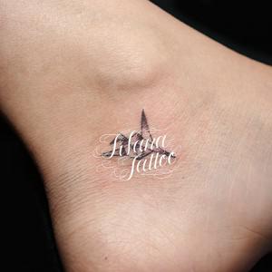 折り鶴のワンポイントタトゥー