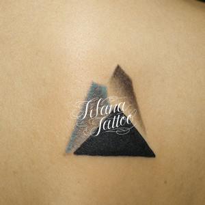 三角形のタトゥー