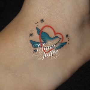 鳥とハートのワンポイントタトゥー