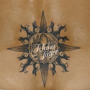 太陽と月のタトゥー