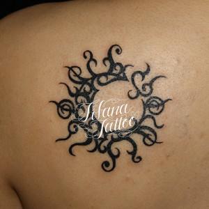 太陽・月のトライバルタトゥー