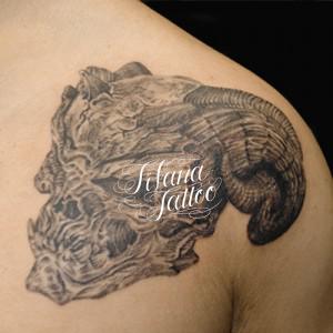 悪魔のスカル・タトゥー