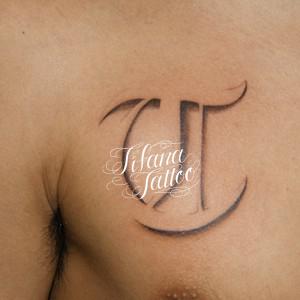 イニシャルのタトゥー