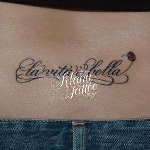 文字とテントウ虫のタトゥー