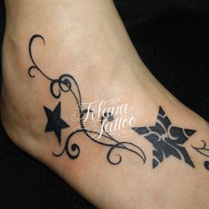 星とトライバルタトゥー