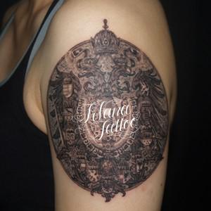 西洋の紋章のタトゥー