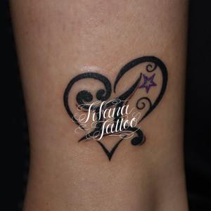 ハートにローマ数字のタトゥー