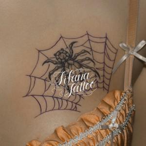 蜘蛛のガールズタトゥー