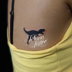 恐竜のシルエット・タトゥー