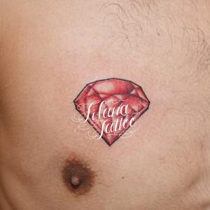 ダイヤのワンポイントタトゥー