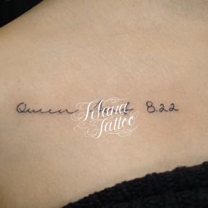 手書き風の書体のタトゥー