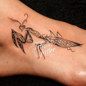 カマキリのトライバルタトゥー