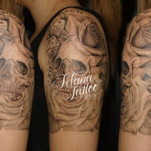 スカル|薔薇|ダイスのタトゥー