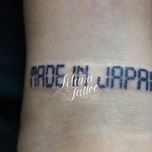 デジタル文字のタトゥー