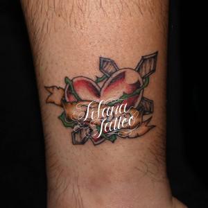 ハート|クロスのタトゥー