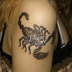 サソリのタトゥー