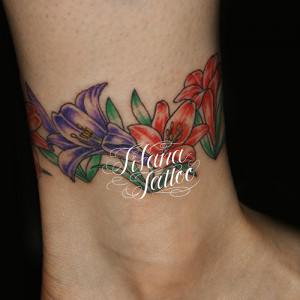 百合のガールズタトゥー