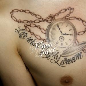 懐中時計のタトゥー