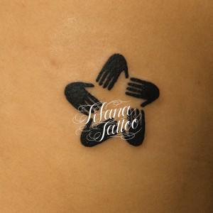 星型のタトゥー