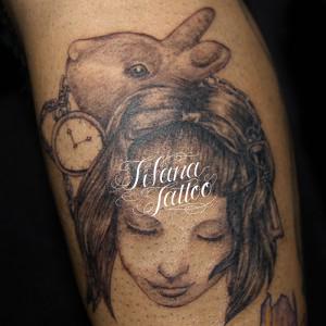 女の子とうさぎのタトゥー