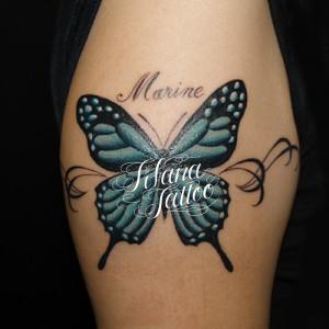 水色の蝶のタトゥー