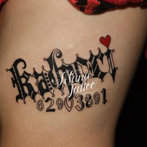 文字と数字のタトゥー