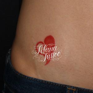 落書き風なハートのタトゥー