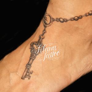 鍵のアンクレットタトゥー