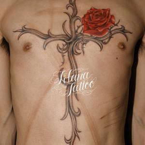 イバラのクロスのタトゥー