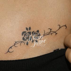 バラのシルエット・タトゥー