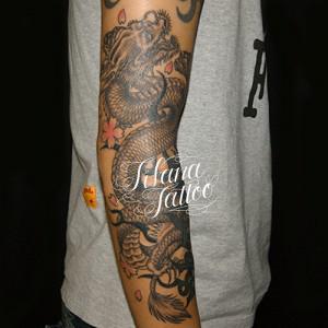 龍と桜の刺青作品