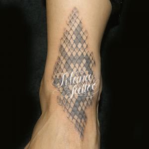 パイソン柄のタトゥー