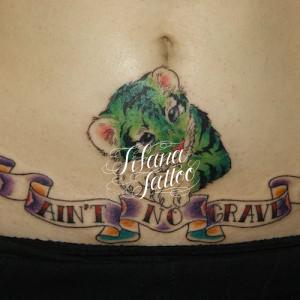 虎の赤ちゃんのタトゥー