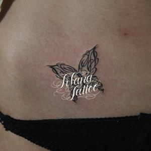 蝶のトライバルタトゥー