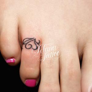 足の指のワンポイントタトゥー