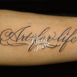 筆記体のタトゥー