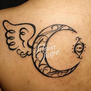 月|翼のトライバルタトゥー