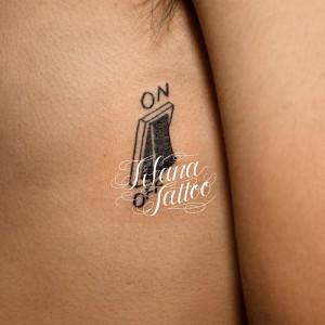 スイッチのワンポイントタトゥー