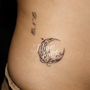 月のTRIBALタトゥー