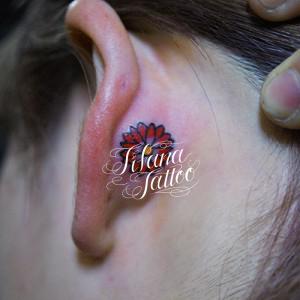 花のワンポイントタトゥー