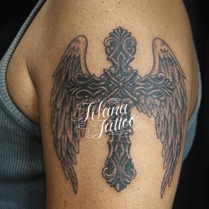 クロス|翼のタトゥー