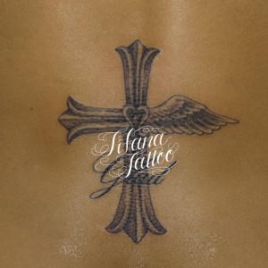 クロス|翼のタトゥー