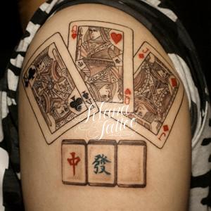 トランプと牌のタトゥー