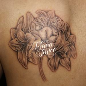 天使と百合のタトゥー