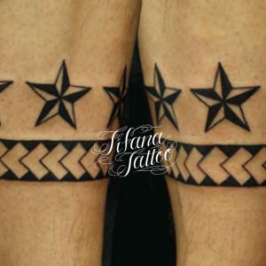 星と幾何学模様のタトゥー